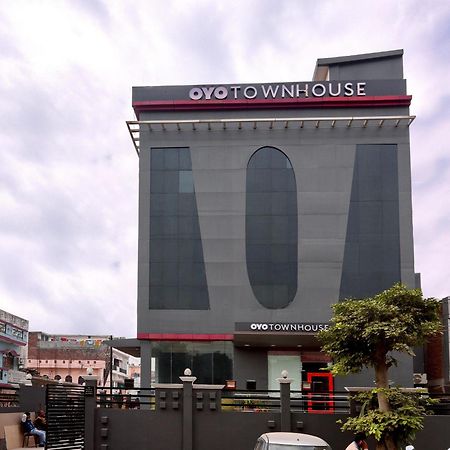 Townhouse Function Inn Near Chaudhary Charan Singh International Airport Lucknow Ngoại thất bức ảnh